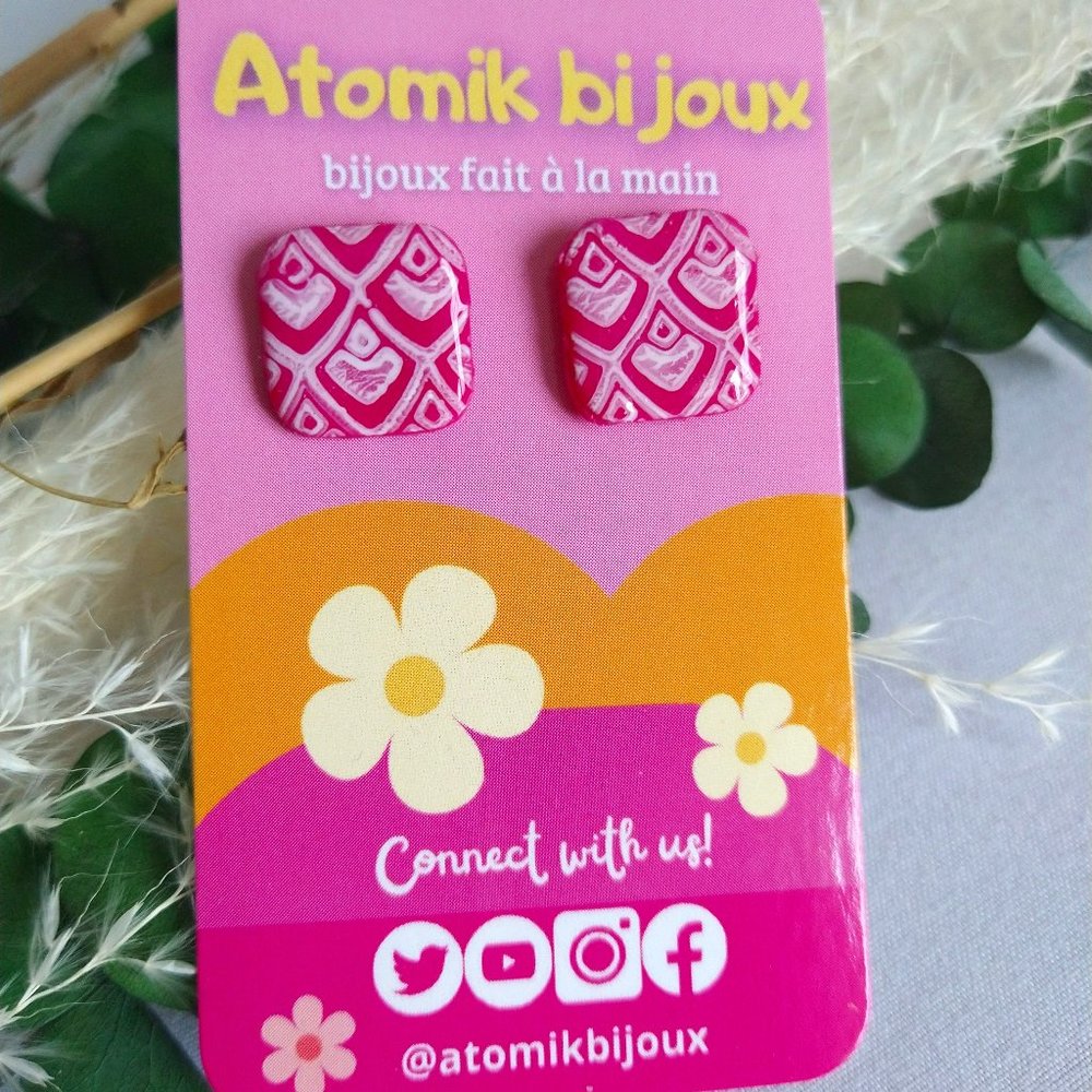 Handmade blue and white polymer clay earrings. Boucles d'oreilles fait à la main